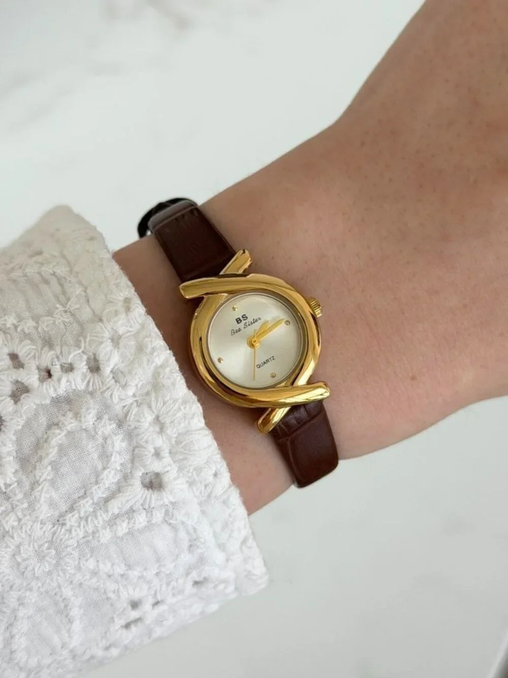 SKU0517 Retro Gold Brown Strap Women Minimalist Watch Bracelet Stainless steel